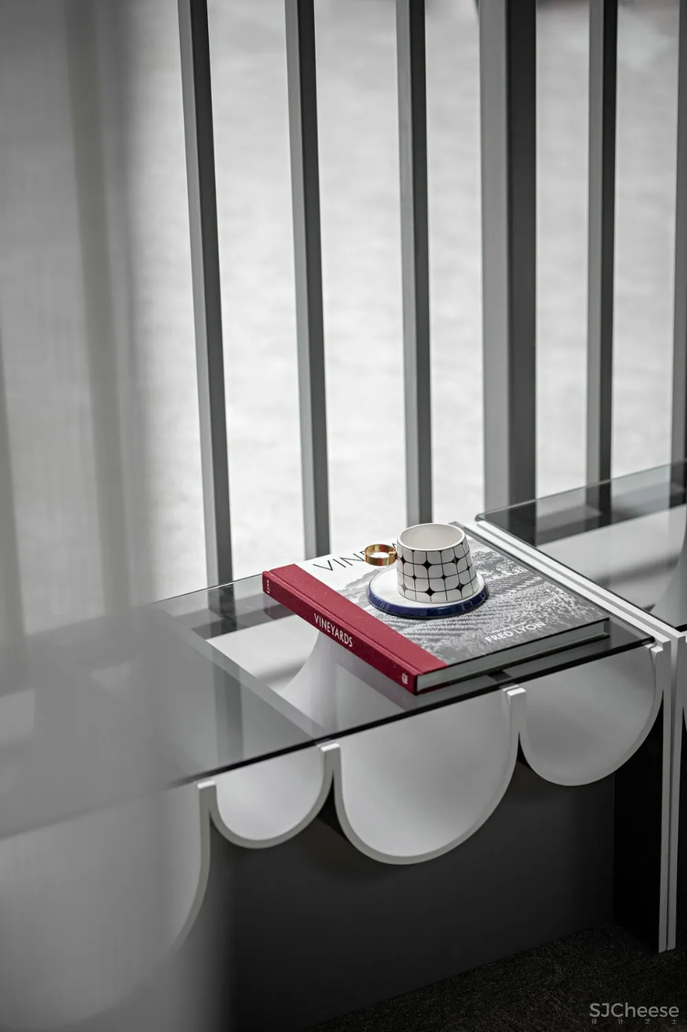 收集着夏季的色彩，刻画空间的美，时尚而又高级的生活美学气息。