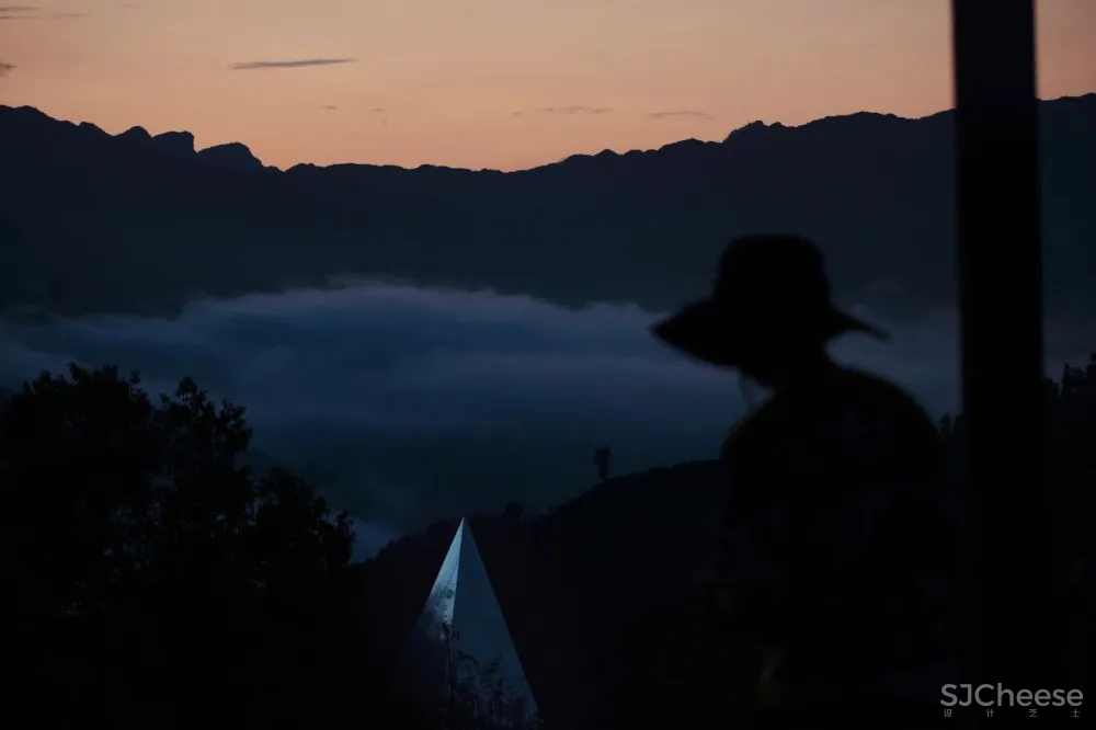 茶田里的悬浮木屋 千山云舍三峡木屋酒店