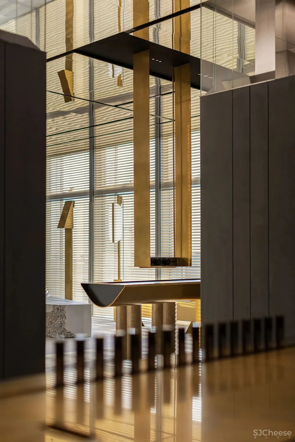 DOMANI 东仓 亮如白昼的夜及温和的肢解