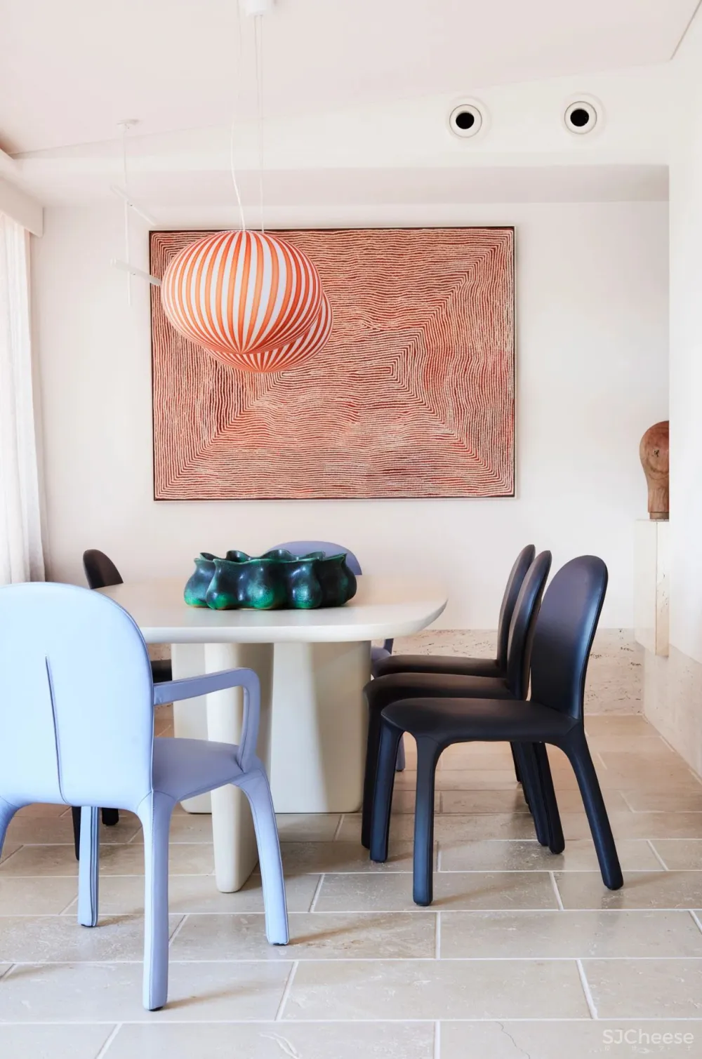 港湾边住宅,每天醒来都是惊喜;色彩与艺术品,也让人百看不厌