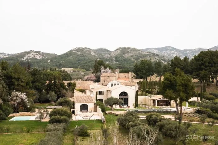 普罗旺斯百年建筑改造的精品酒店,建筑的时间感比薰衣草更迷人!