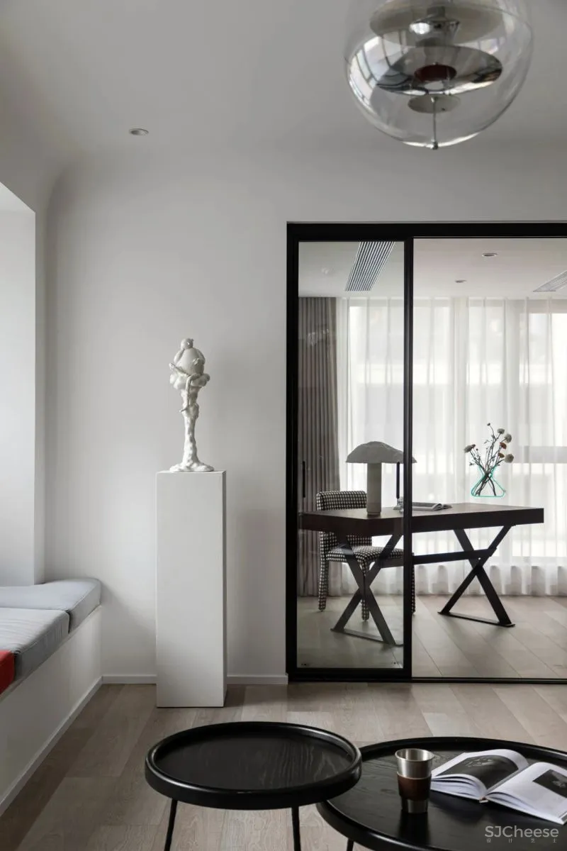 波普元素+红色,热烈自由的现代主义 菲拉设计