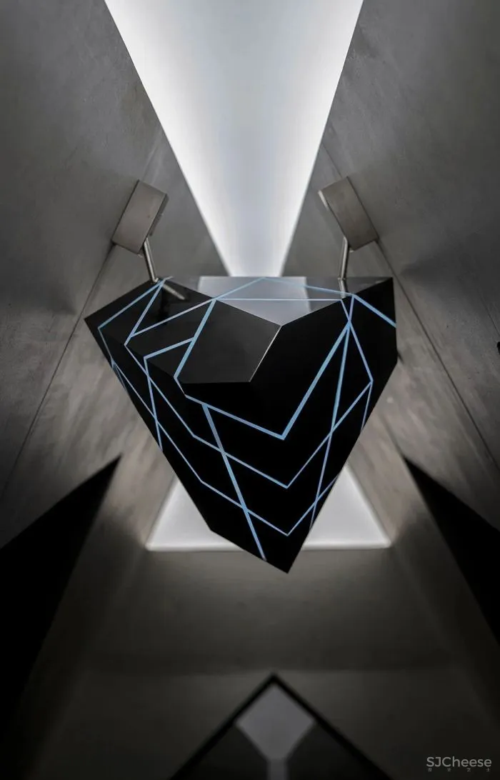 这个酒店里的餐厅太会了，竟然是个时尚艺术打卡地？！