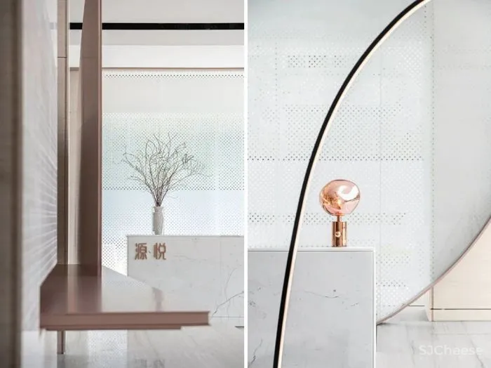 在白色盒子的建筑中进行一场华丽的逐光游戏