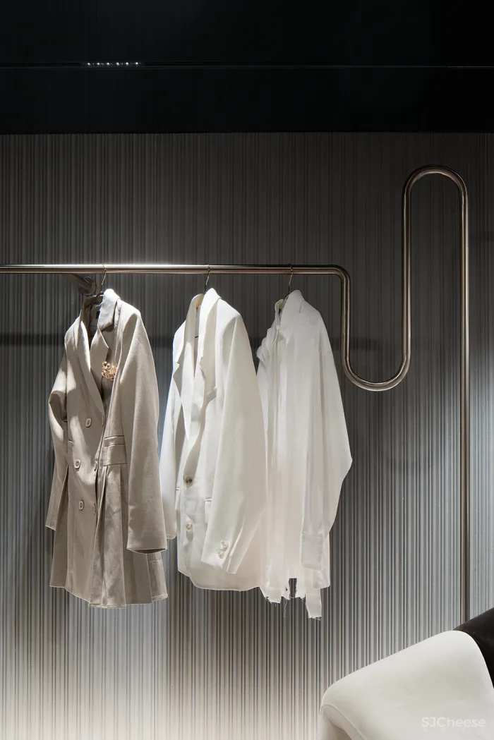 元禾大千:经典色彩搭配,红与黑的灵魂对白!