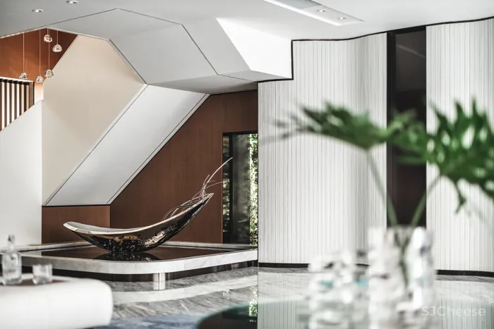 650㎡ 独栋别墅,以水为线 · 与水共生!