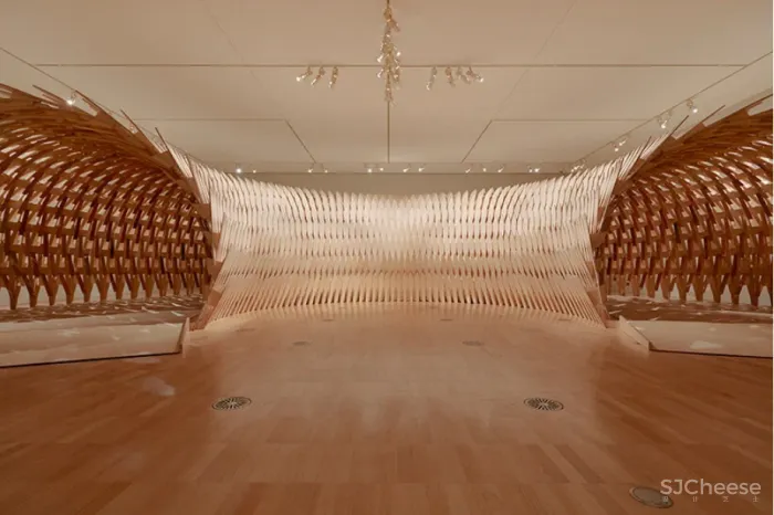 隈研吾新作又把木头玩出新花样!这是要集齐建筑材料的一百种玩法?