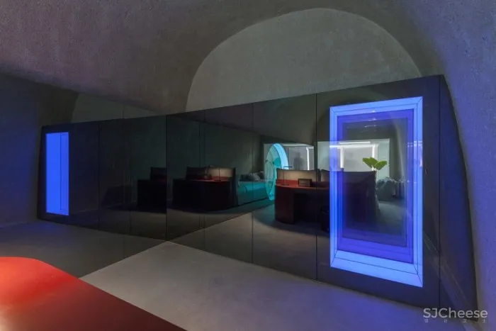 火山崖边的希腊式“窑洞” Kapsimalis Architects