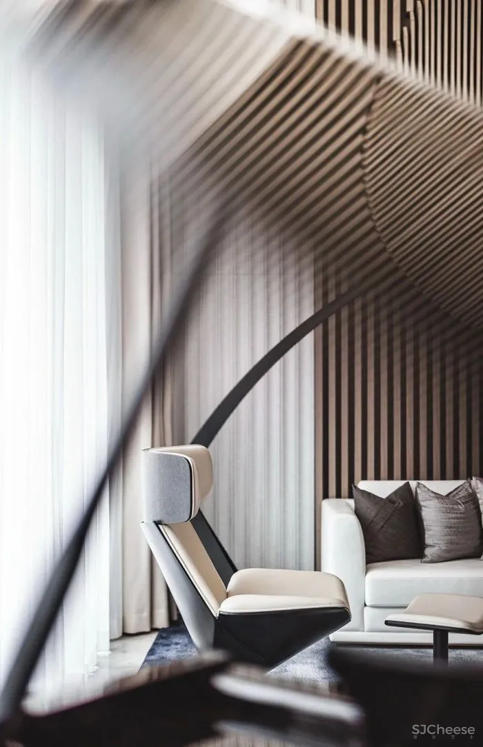 650㎡ 独栋别墅,以水为线 · 与水共生!