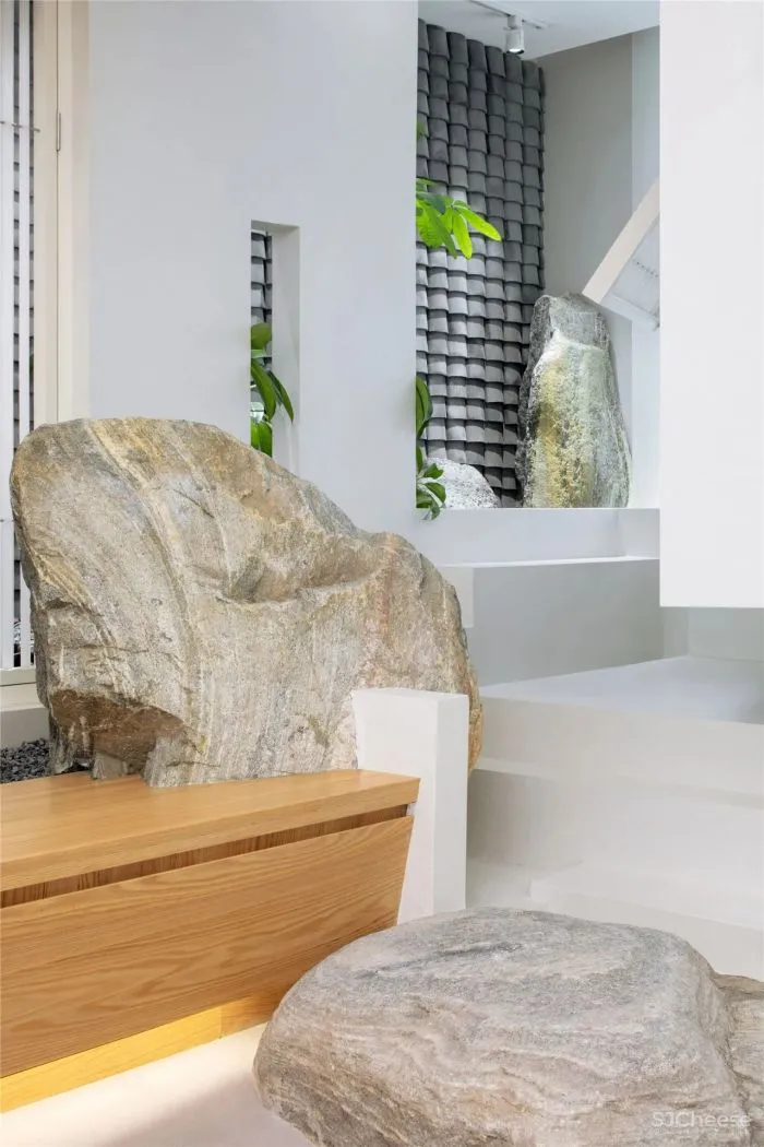 白色为主的空间，一种朴素的处世之道