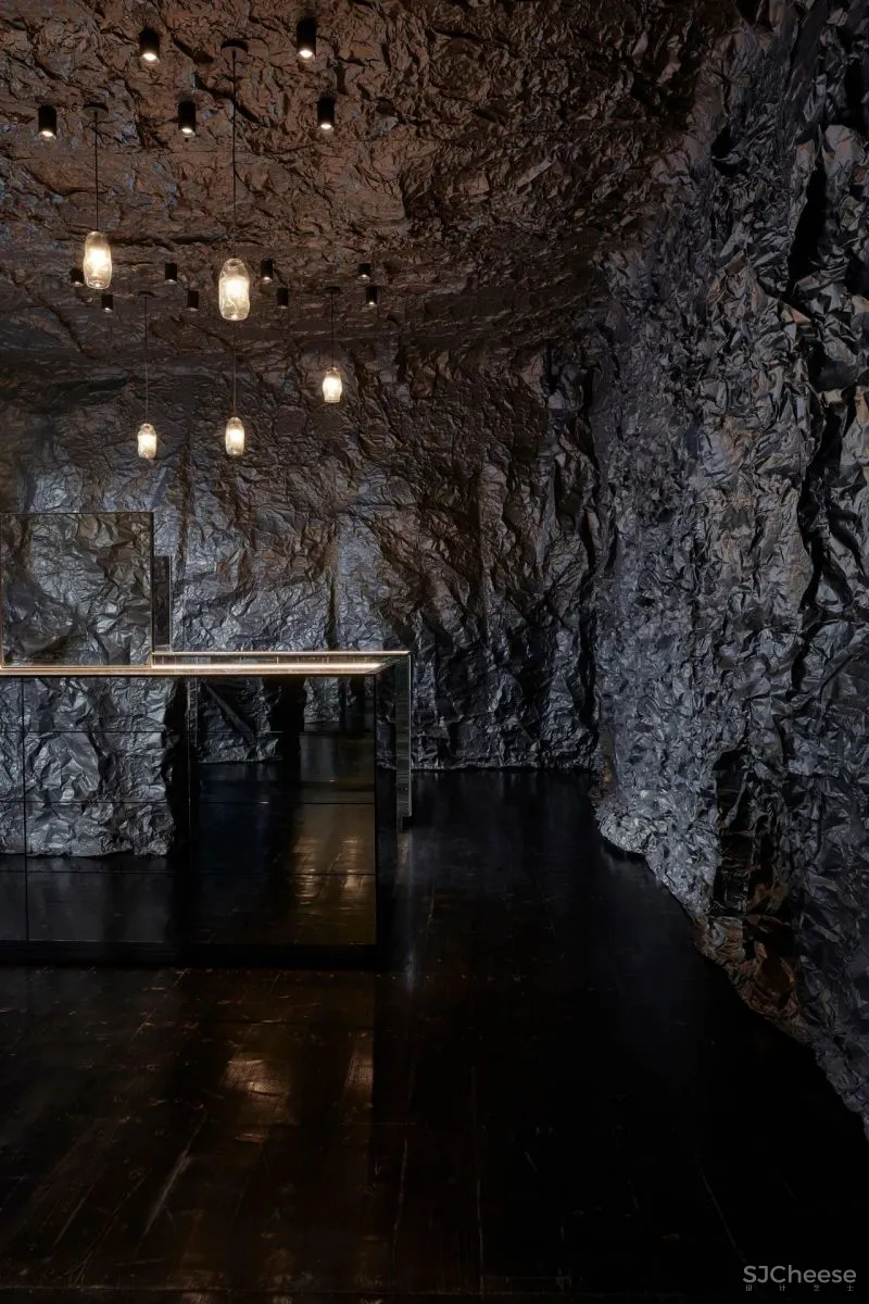 UNDER THE SEA SARAH - SEBASTIAN ARMADALE BY RUSSELL - GEORGE.