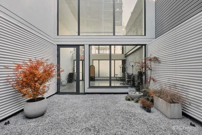 Eva Krbdk 设计 多样材料相平衡的艺术空间 Atelier Eva纹身室