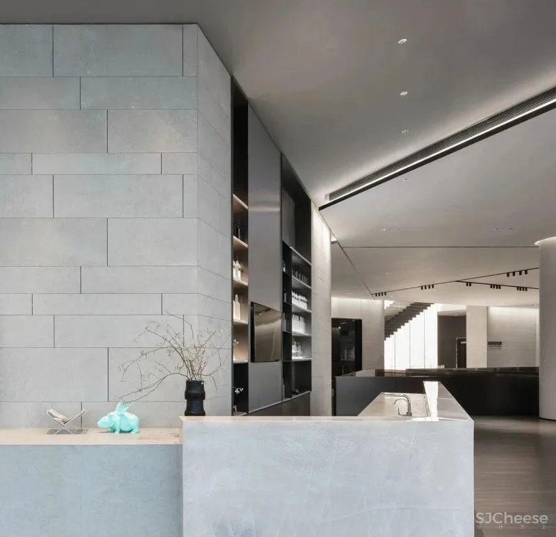 翘首眺江汉,低头见彩虹 DIA丹健国际