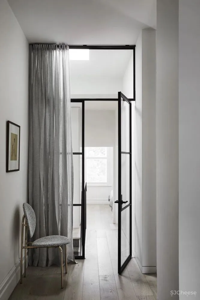 看惯了金碧辉煌的豪宅,怀念这种朴素的简约风