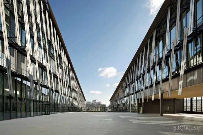 隈研吾新作又把木头玩出新花样!这是要集齐建筑材料的一百种玩法?