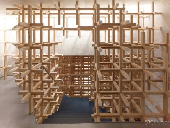 隈研吾新作又把木头玩出新花样!这是要集齐建筑材料的一百种玩法?