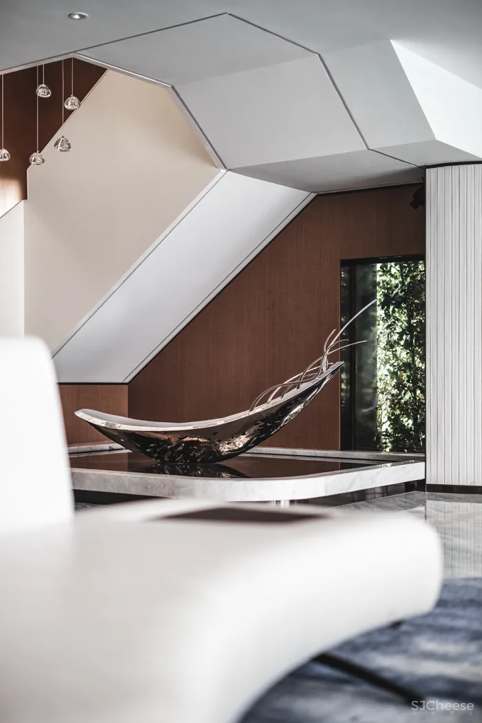 650㎡ 独栋别墅,以水为线 · 与水共生!