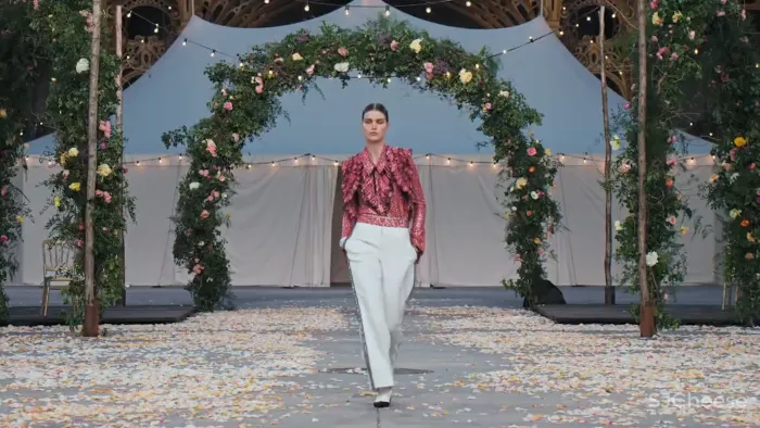 LV、Prada、Dior...最新秀场设计,2021疫情下的直播大秀