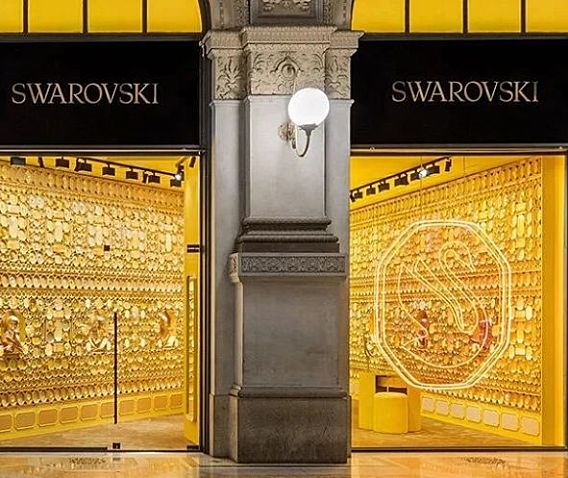施华洛世奇（swarovski）全新概念店，并推出了全新的品牌标识
