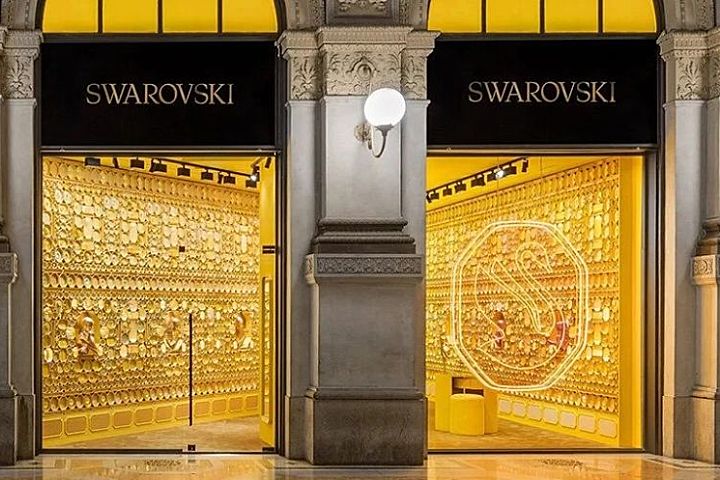 施华洛世奇(swarovski)全新概念店,并推出了全新的品牌标识