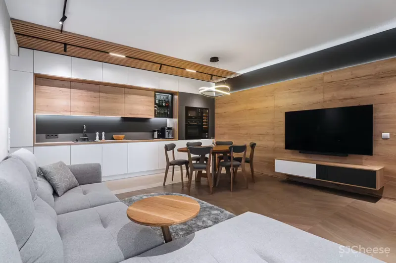 为了营造居住的本真感,设计师利用大量的木料与自然美景进行装饰