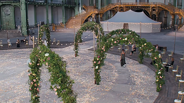 LV、Prada、Dior…最新秀场设计，2021疫情下的直播大秀