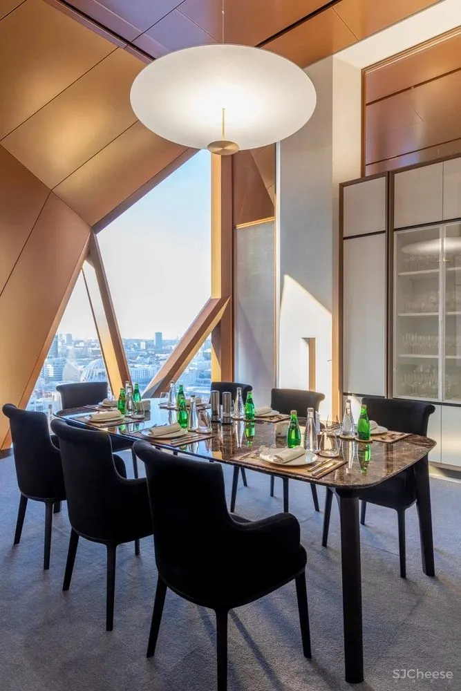 Foster Partners新作落成，蜂窝状外立面让人耳目一新！