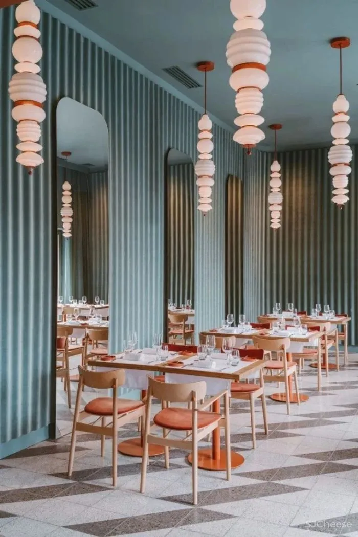 餐厅设计宁静舒缓似河流