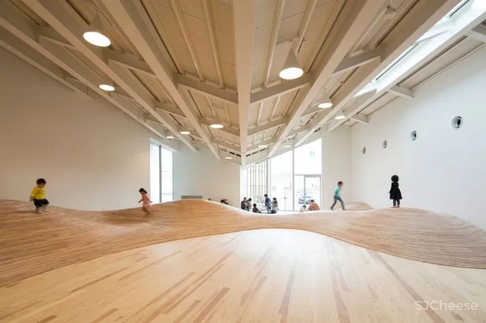 隈研吾新作又把木头玩出新花样!这是要集齐建筑材料的一百种玩法?