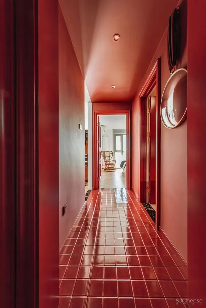 大面积浓郁红装进110m²的家,居然能清新