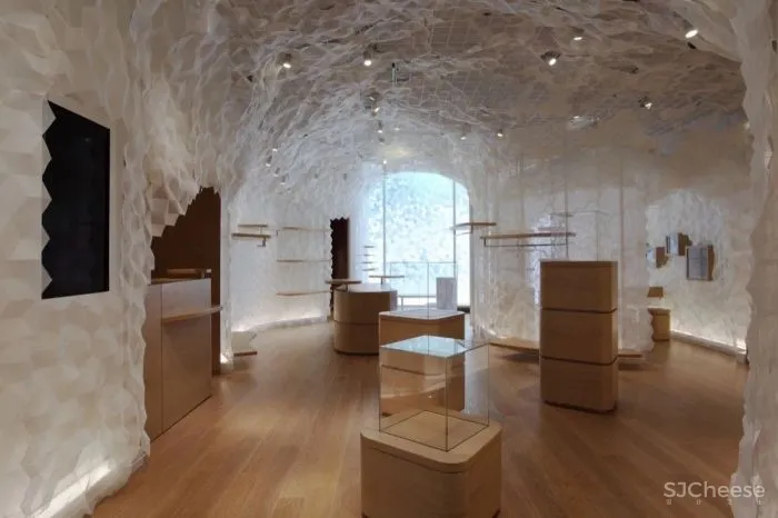 隈研吾新作又把木头玩出新花样!这是要集齐建筑材料的一百种玩法?