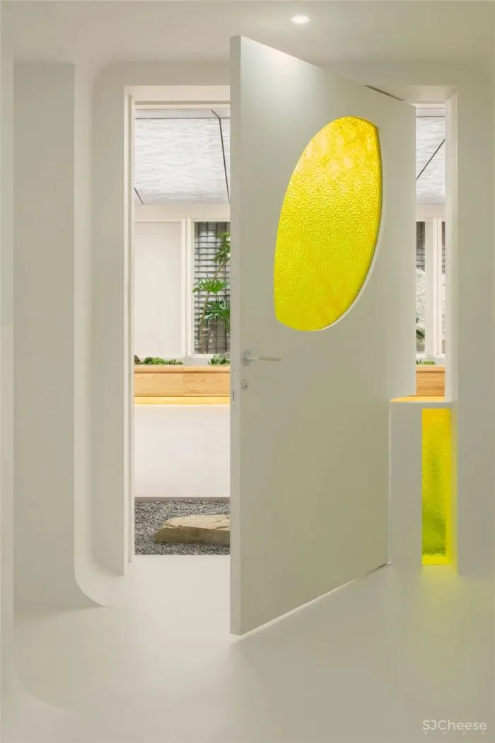 白色为主的空间，一种朴素的处世之道