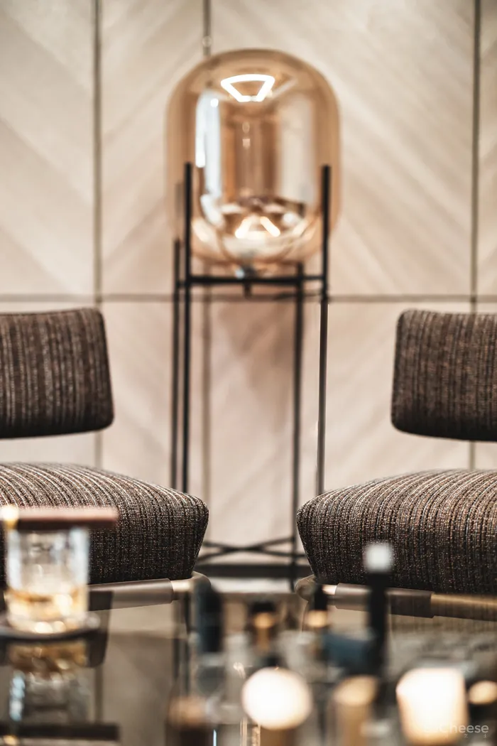 650㎡ 独栋别墅,以水为线 · 与水共生!