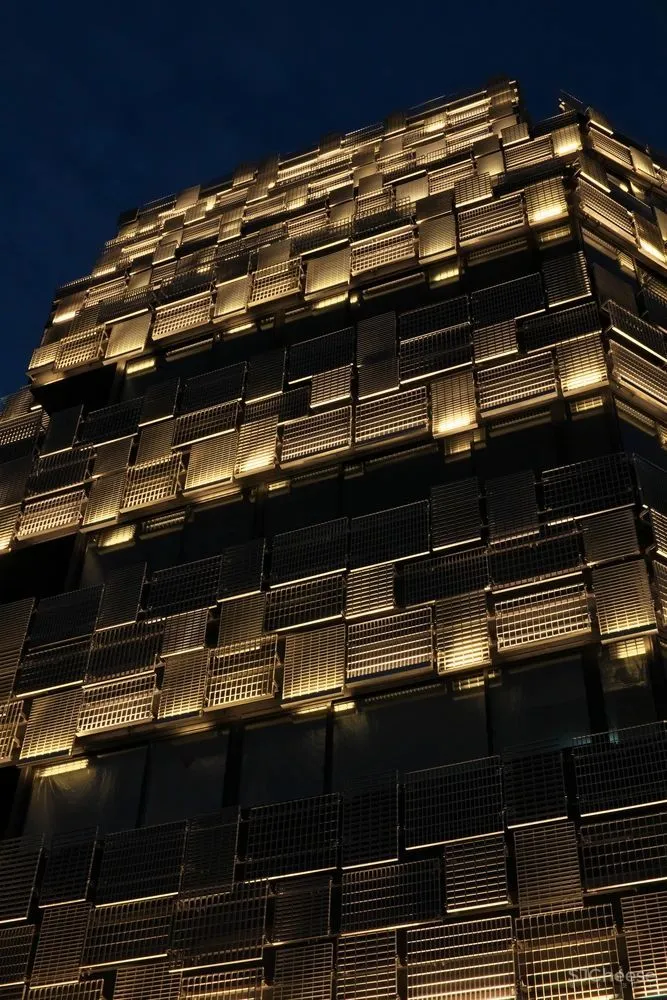 隈研吾新作又把木头玩出新花样!这是要集齐建筑材料的一百种玩法?