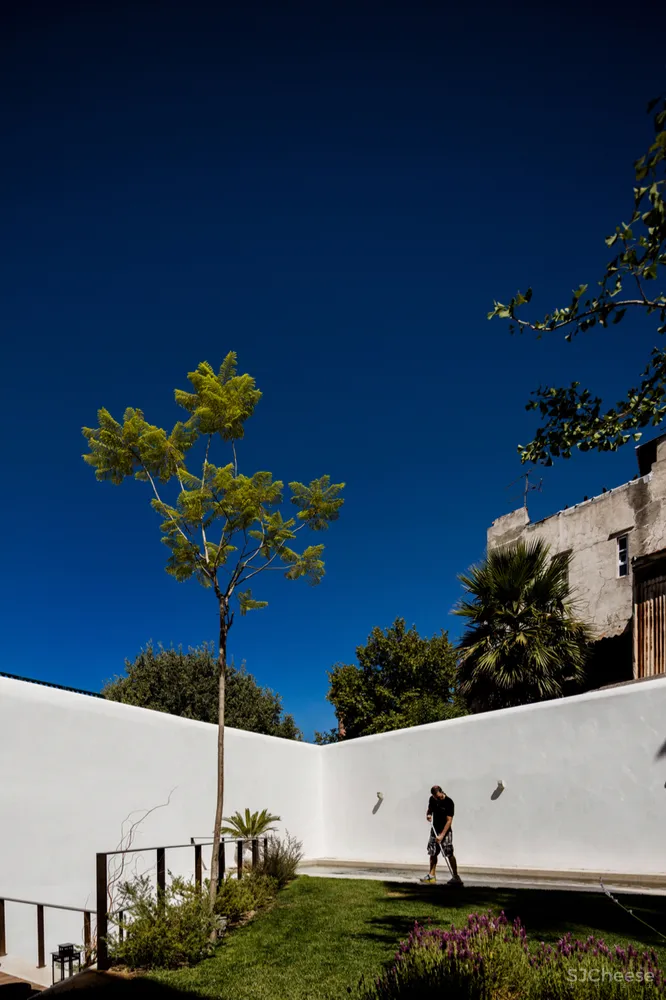 Guesthouse in Lisbon Pedro Domingos Arquitectos