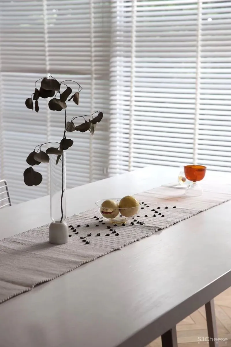 90后独居男生和他1500m²的极简住宅