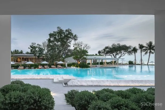 泰国又出极致度假酒店:面朝大海,融于自然!