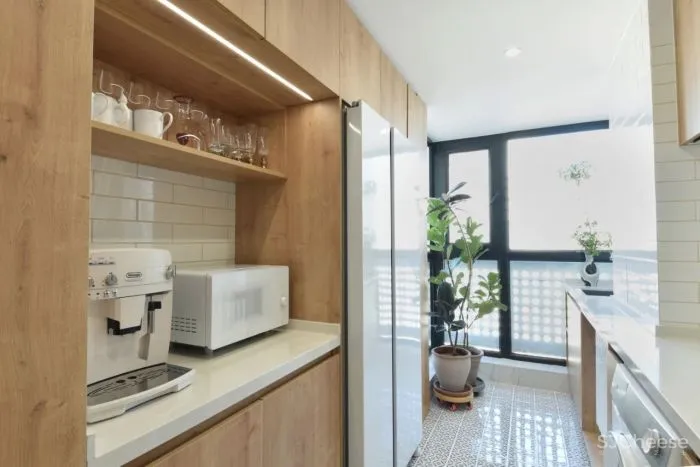 大面积浓郁红装进110m²的家,居然能清新