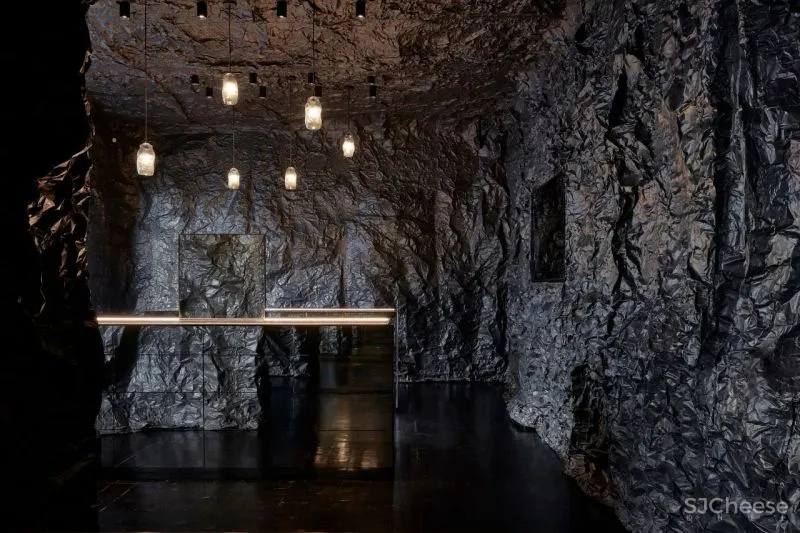 UNDER THE SEA SARAH - SEBASTIAN ARMADALE BY RUSSELL - GEORGE.