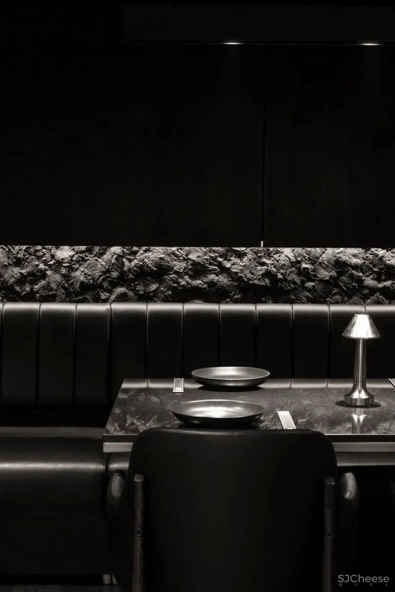 RENESA ARCHITECTURE新作|暗黑式混凝土结构