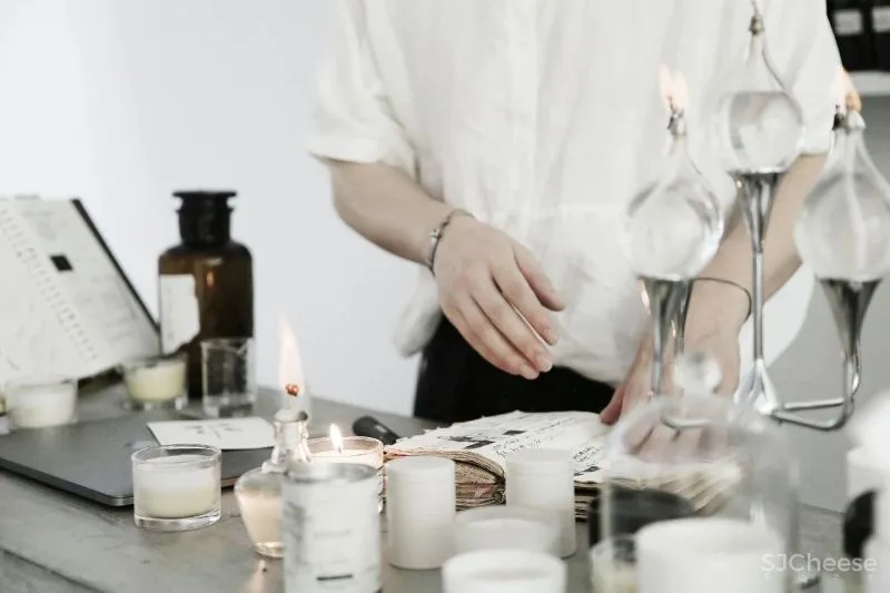 90后独居男生和他1500m²的极简住宅