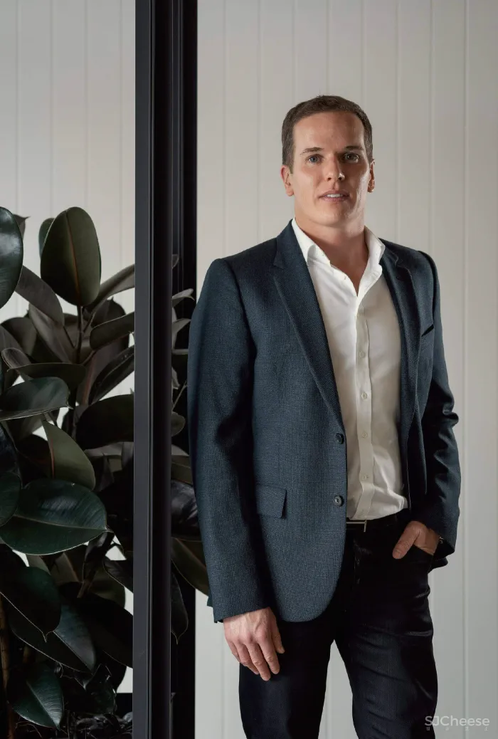 开放式布局的平层公寓,简约而不简单的材质细节