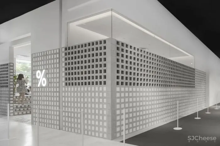 曼谷%咖啡店,手工瓷砖和砌块构建整个空间的想法。