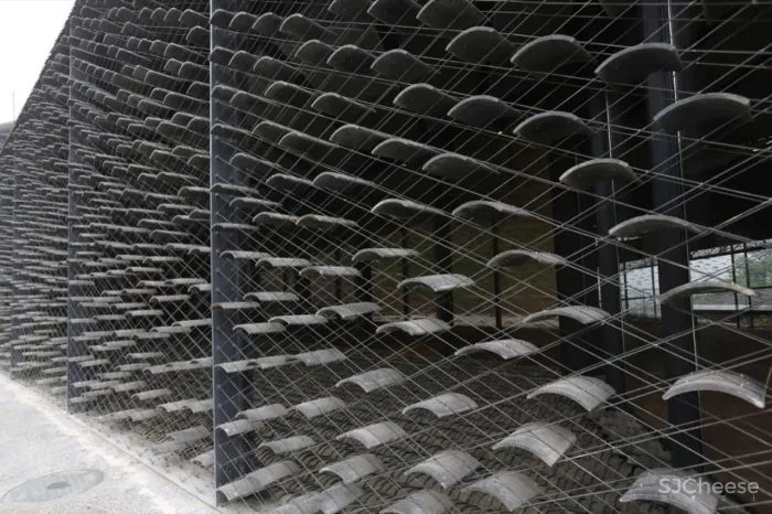 隈研吾新作又把木头玩出新花样!这是要集齐建筑材料的一百种玩法?