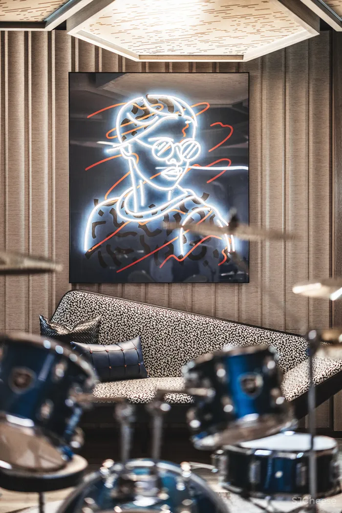 650㎡ 独栋别墅,以水为线 · 与水共生!