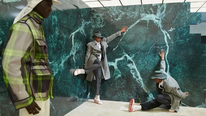 LV、Prada、Dior...最新秀场设计,2021疫情下的直播大秀