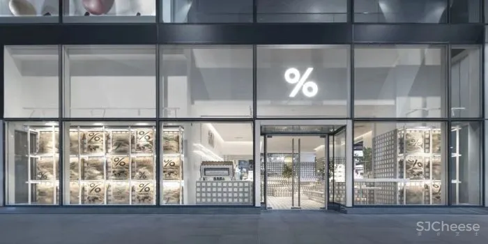 曼谷%咖啡店,手工瓷砖和砌块构建整个空间的想法。