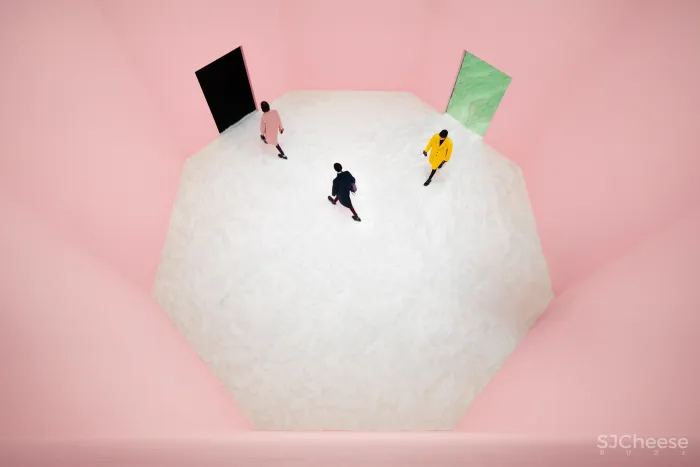 LV、Prada、Dior...最新秀场设计,2021疫情下的直播大秀