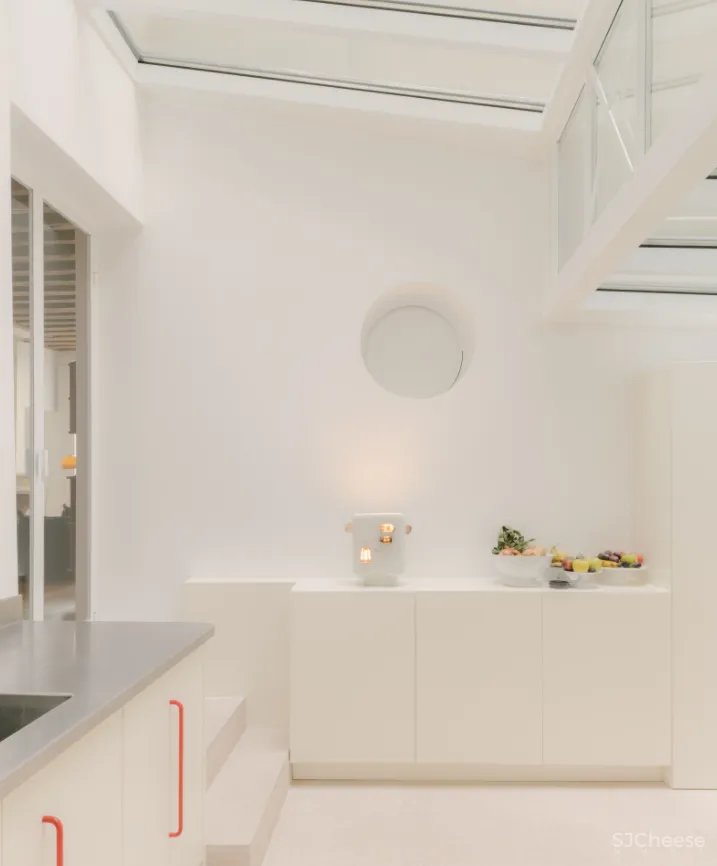 老宅不仅得到了翻新,还加入了许多屋主超爱的艺术元素