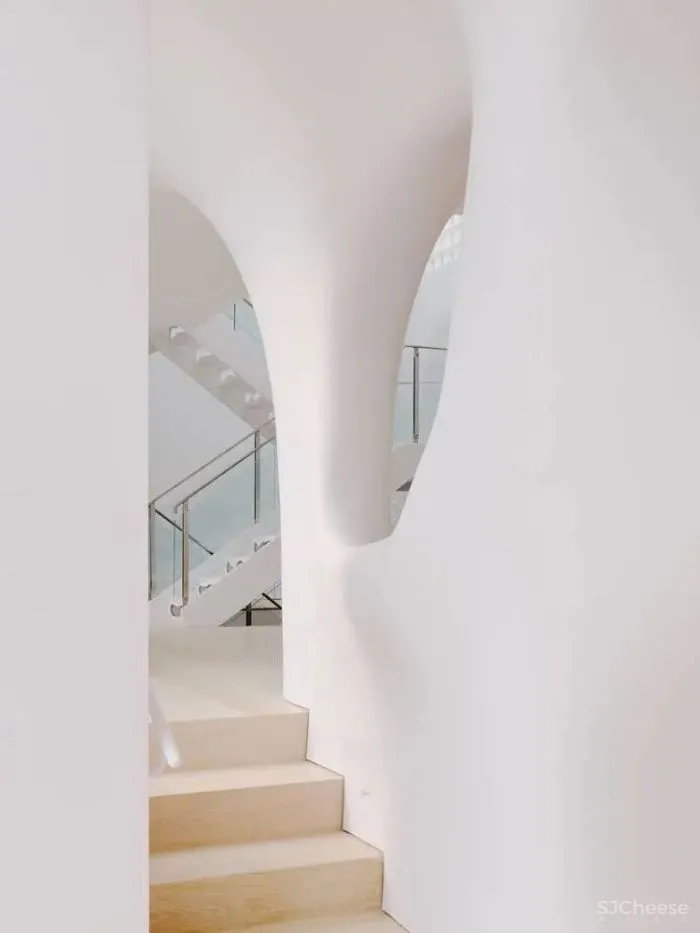 他们的家被改造成了一个能融化的盒子?